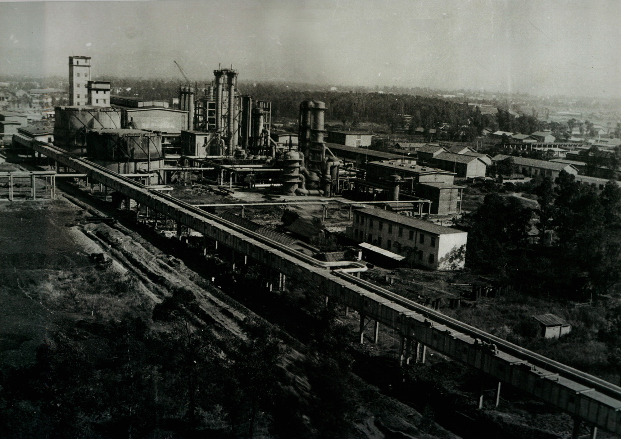 1.建厂初期柳化厂区一角。.jpg